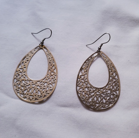 Fashion Leafy Earrings - Picture 1 of 2